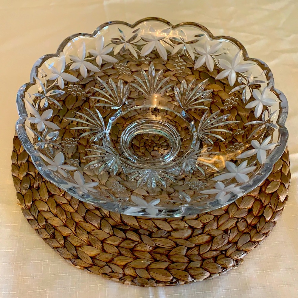 Beautiful vintage etched glass serving bowl.